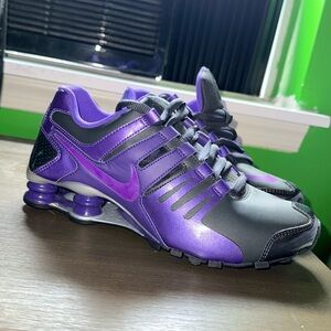 Brand new never worn Nike Shox. No box. Size 8.